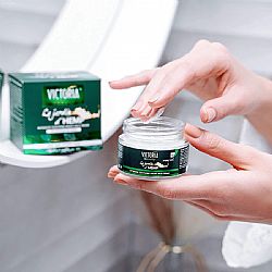 VICTORIA BEAUTY LE JARDIN D HEMP ΚΑΤΑΠΡΑΥΝΤΙΚΗ ΚΡΕΜΑ ΠΡΟΣΩΠΟΥ ΝΥΧΤΑΣ ΜΕ OMEGA 3 & OMEGA 6 50ml